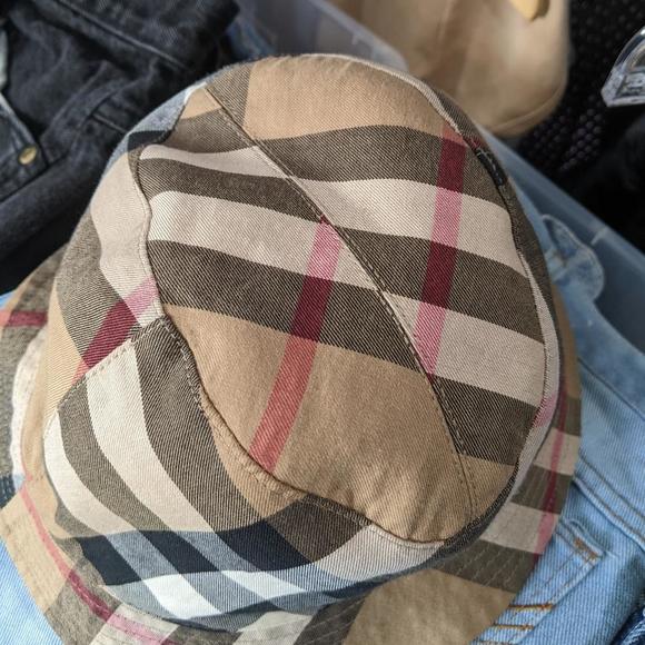 Burberry Reversible Bucket Hat Plaid British Tan Red Script - Picture 3 of 12